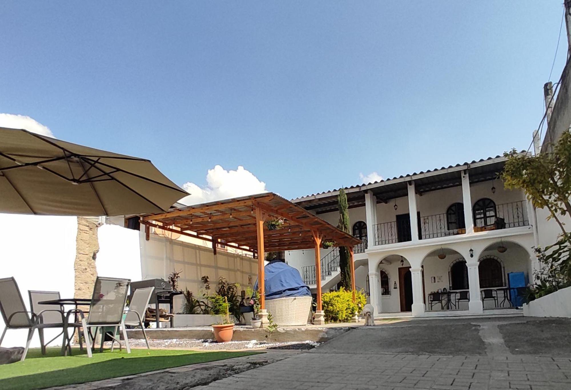 Blue Moon Hostel Antigua Exterior photo