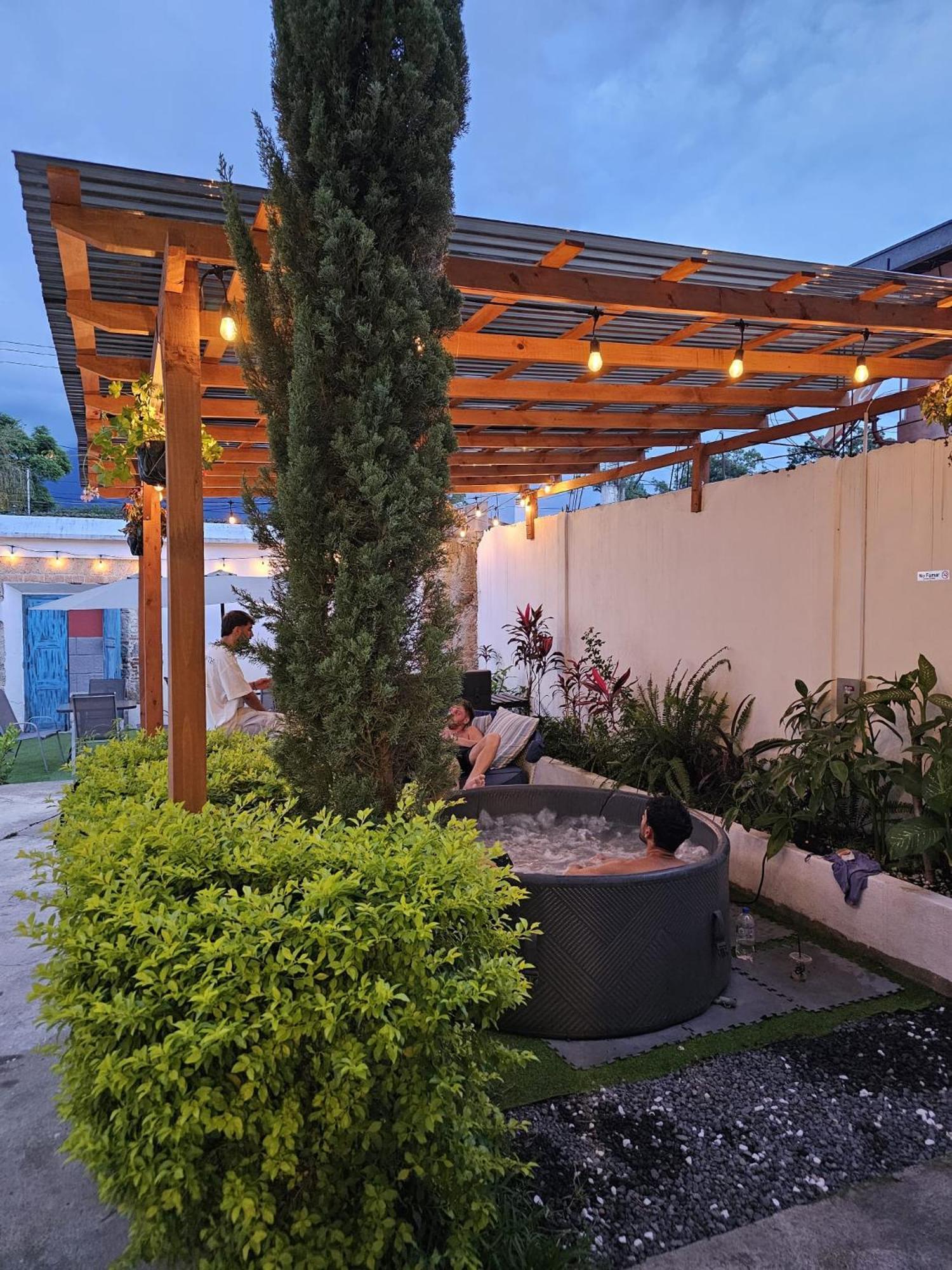 Blue Moon Hostel Antigua Exterior photo