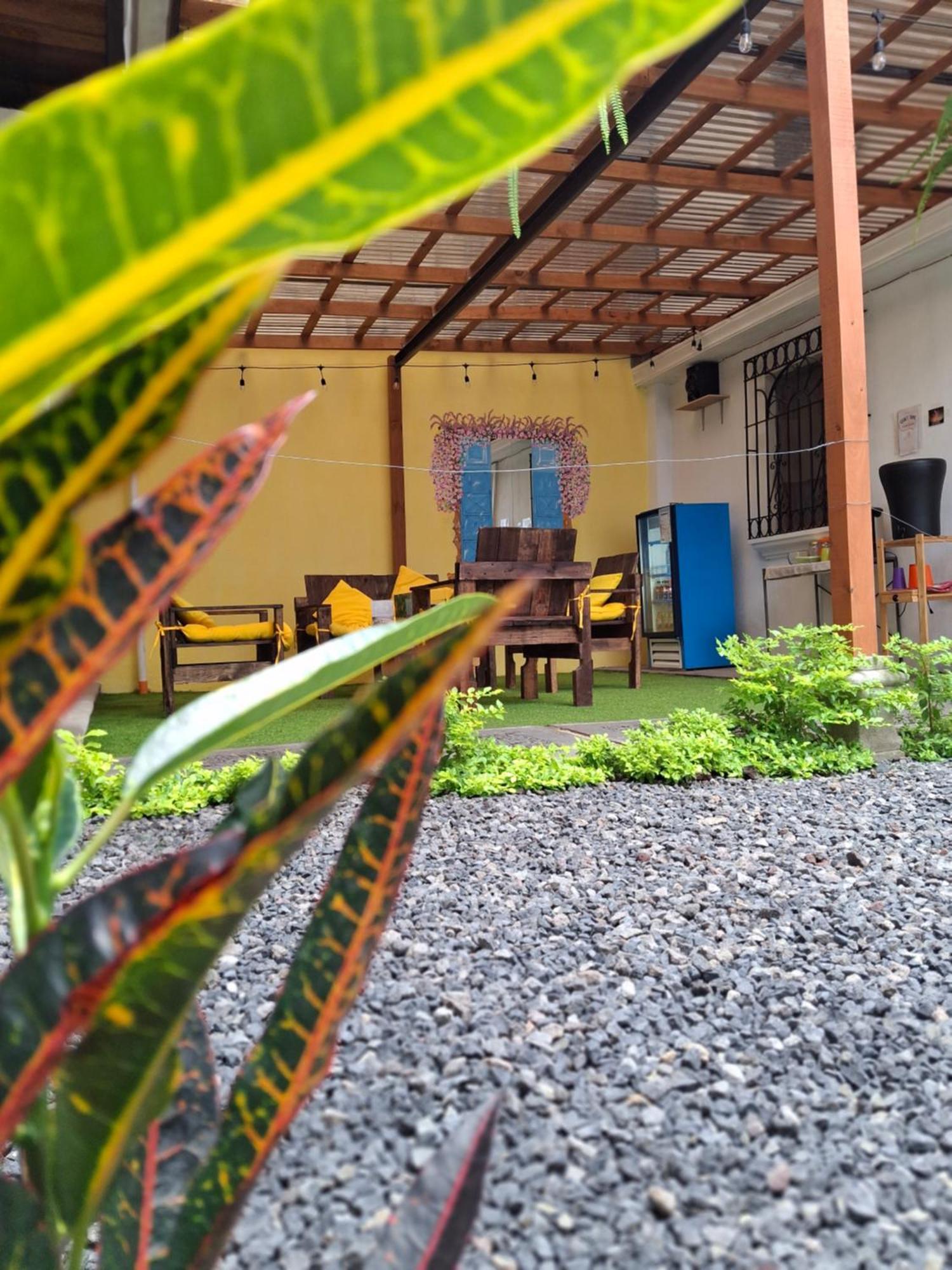 Blue Moon Hostel Antigua Exterior photo